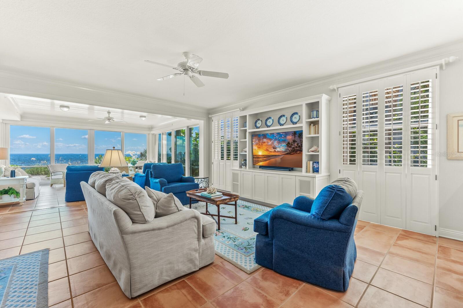 819 HARBORSHORE DR #1B