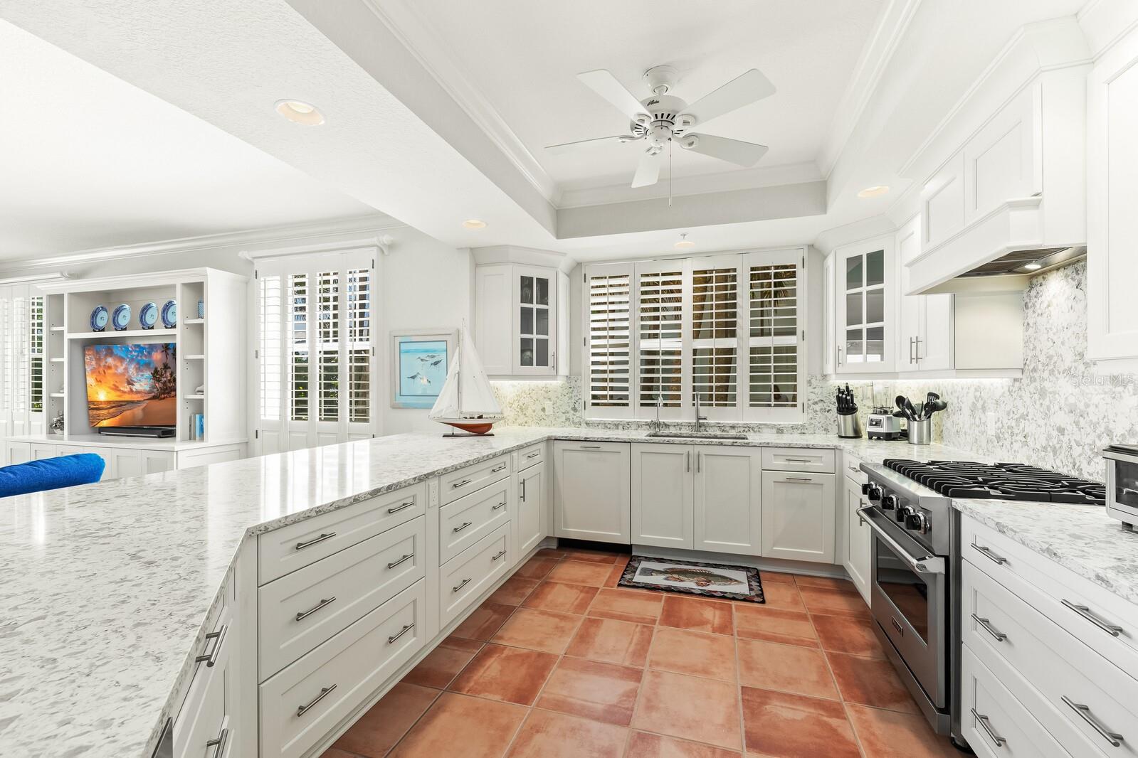 819 HARBORSHORE DR #1B