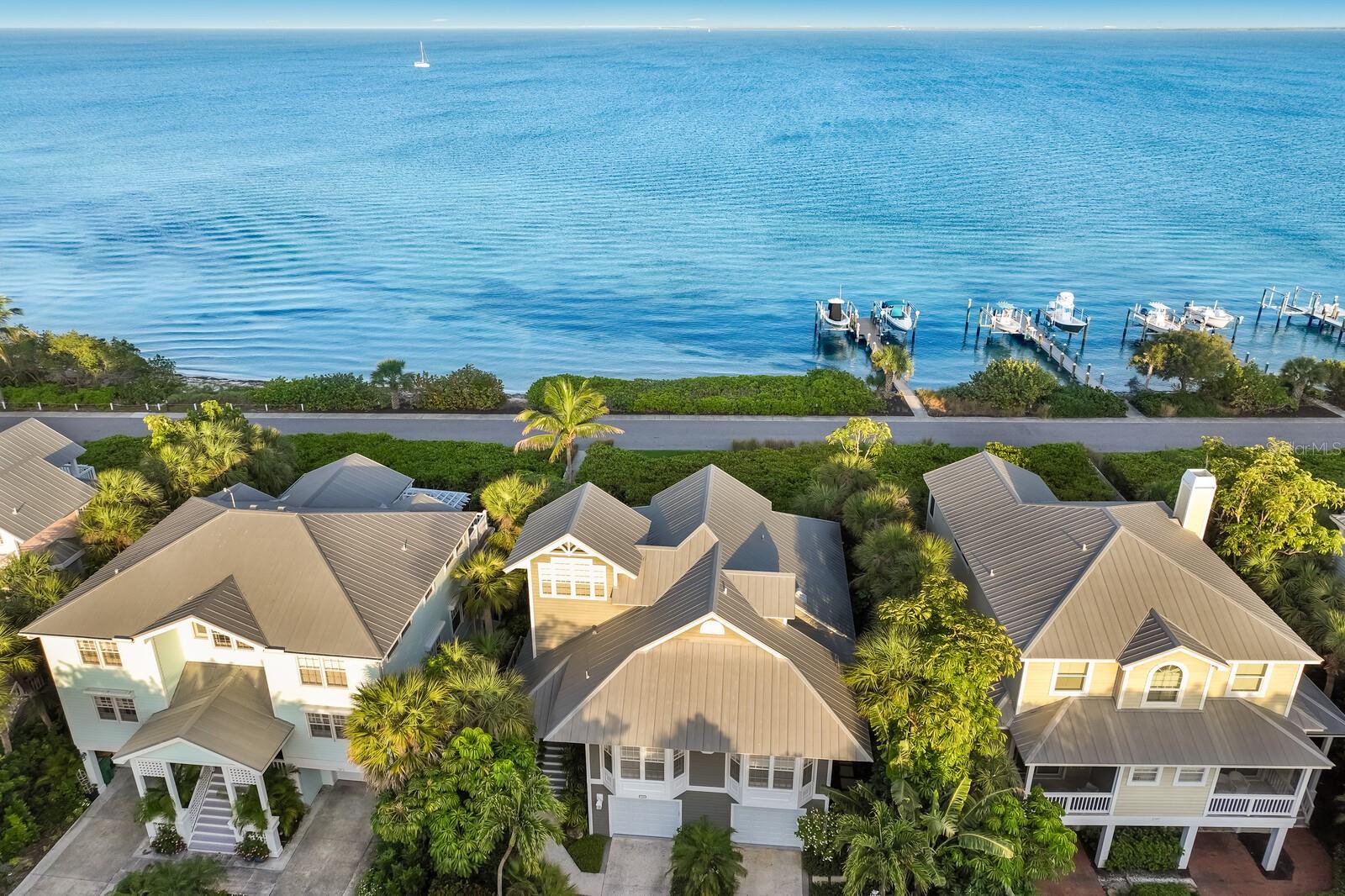 521 BUTTONWOOD BAY DR