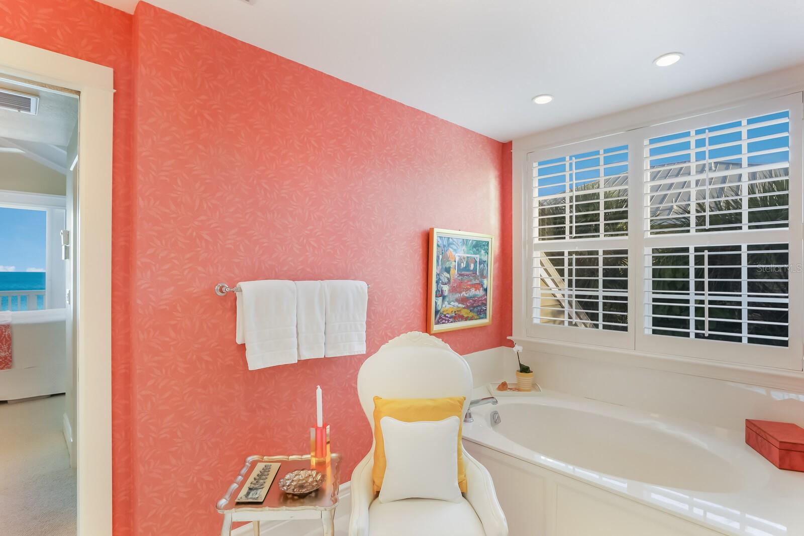 521 BUTTONWOOD BAY DR