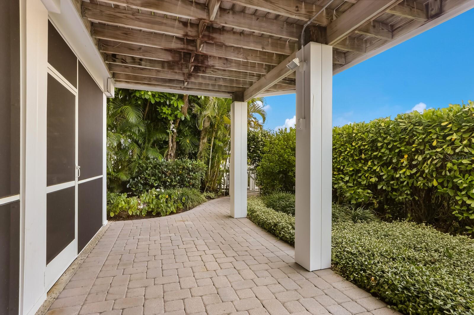 521 BUTTONWOOD BAY DR