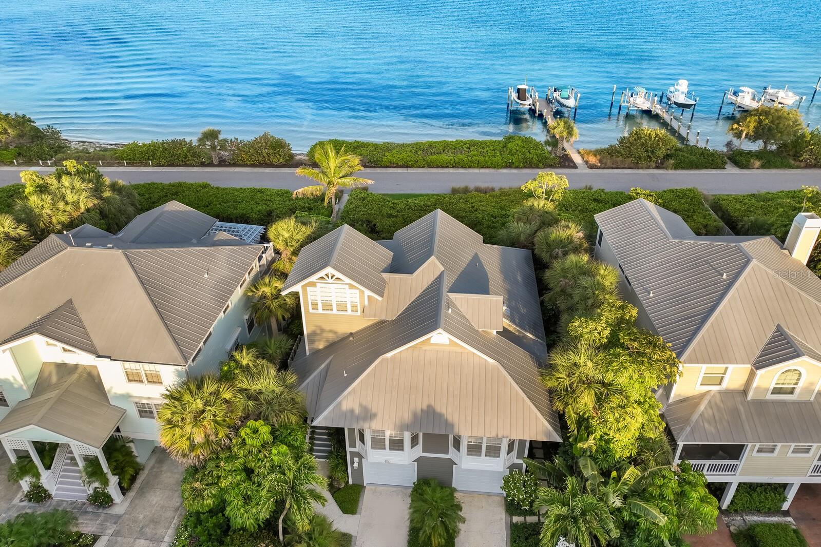 521 BUTTONWOOD BAY DR