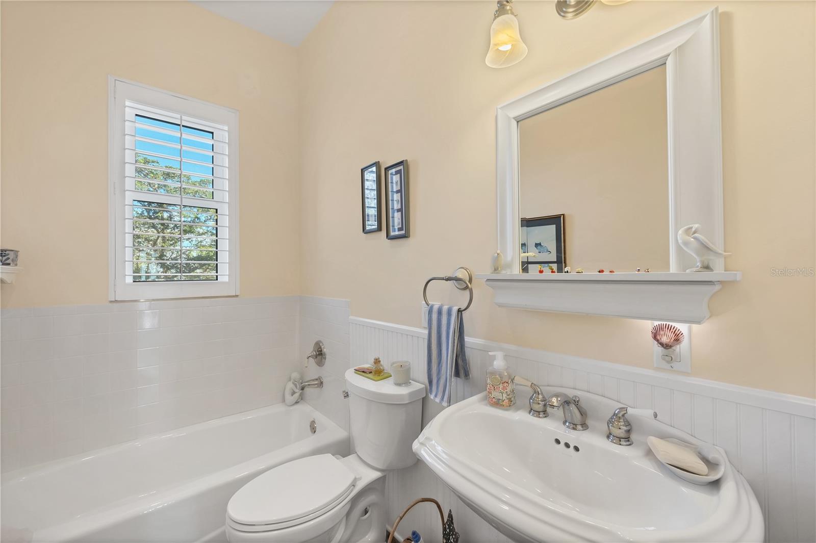 16251 SUNSET PINES CIR