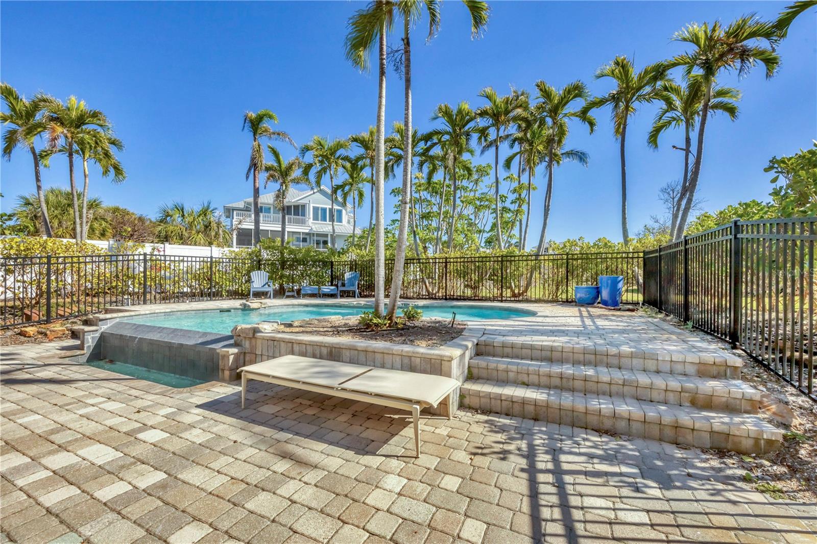 16251 SUNSET PINES CIR