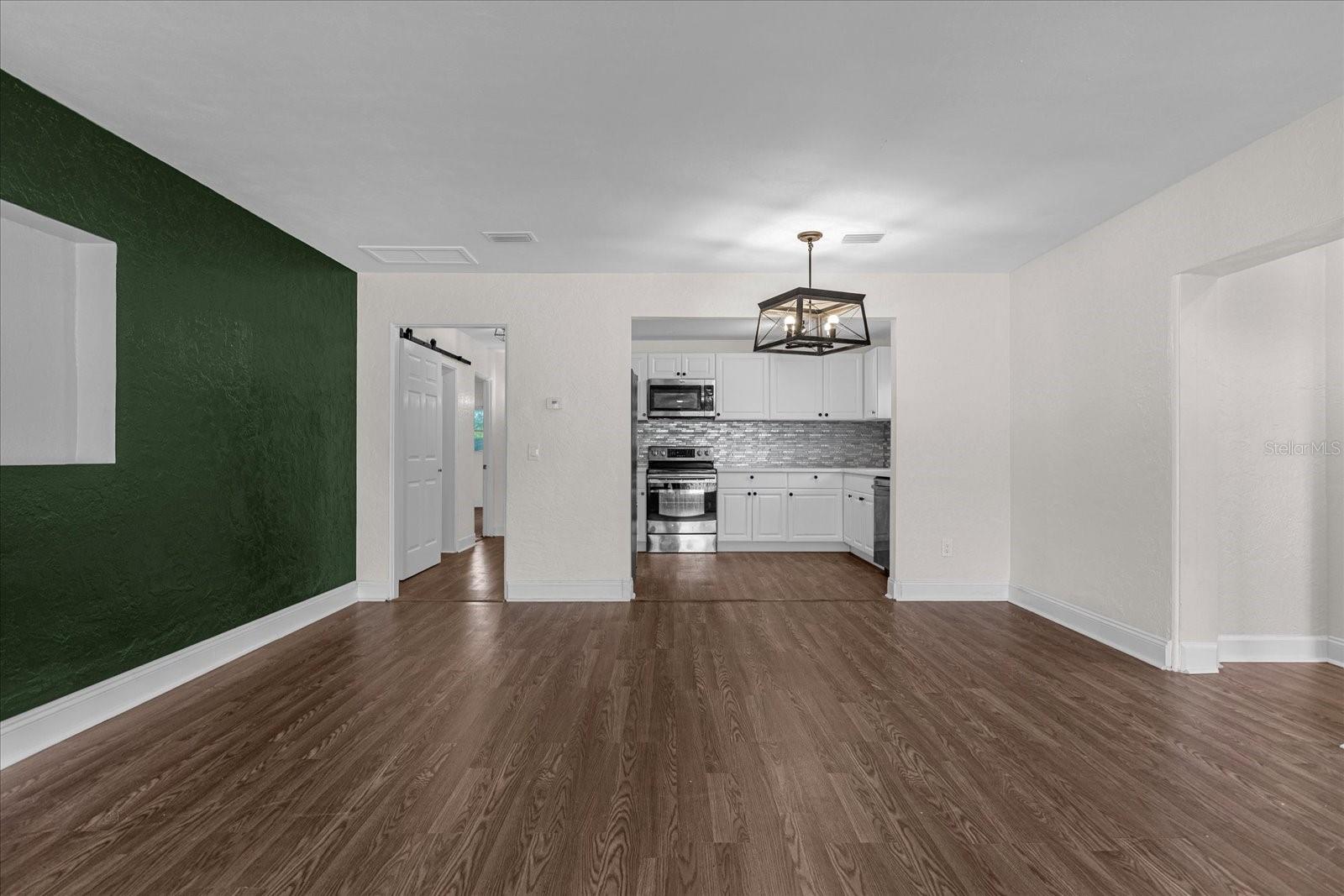 43 PARK LN