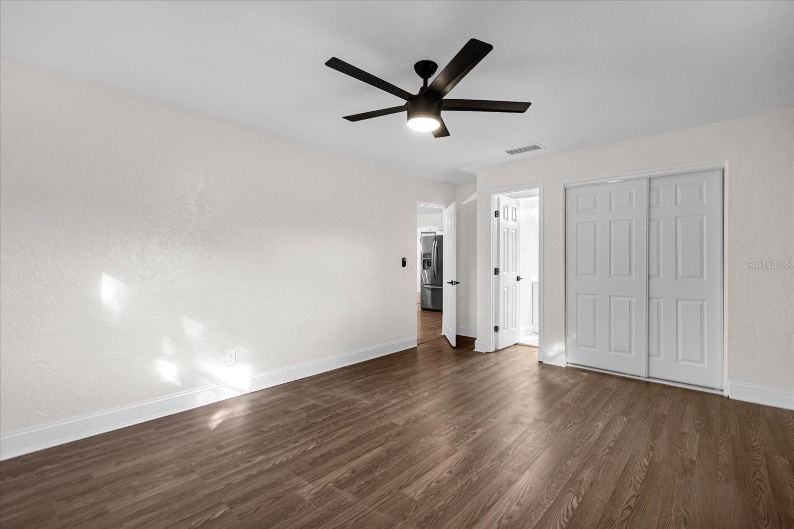 43 PARK LN