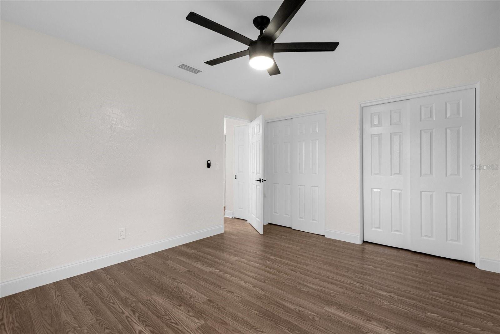 43 PARK LN