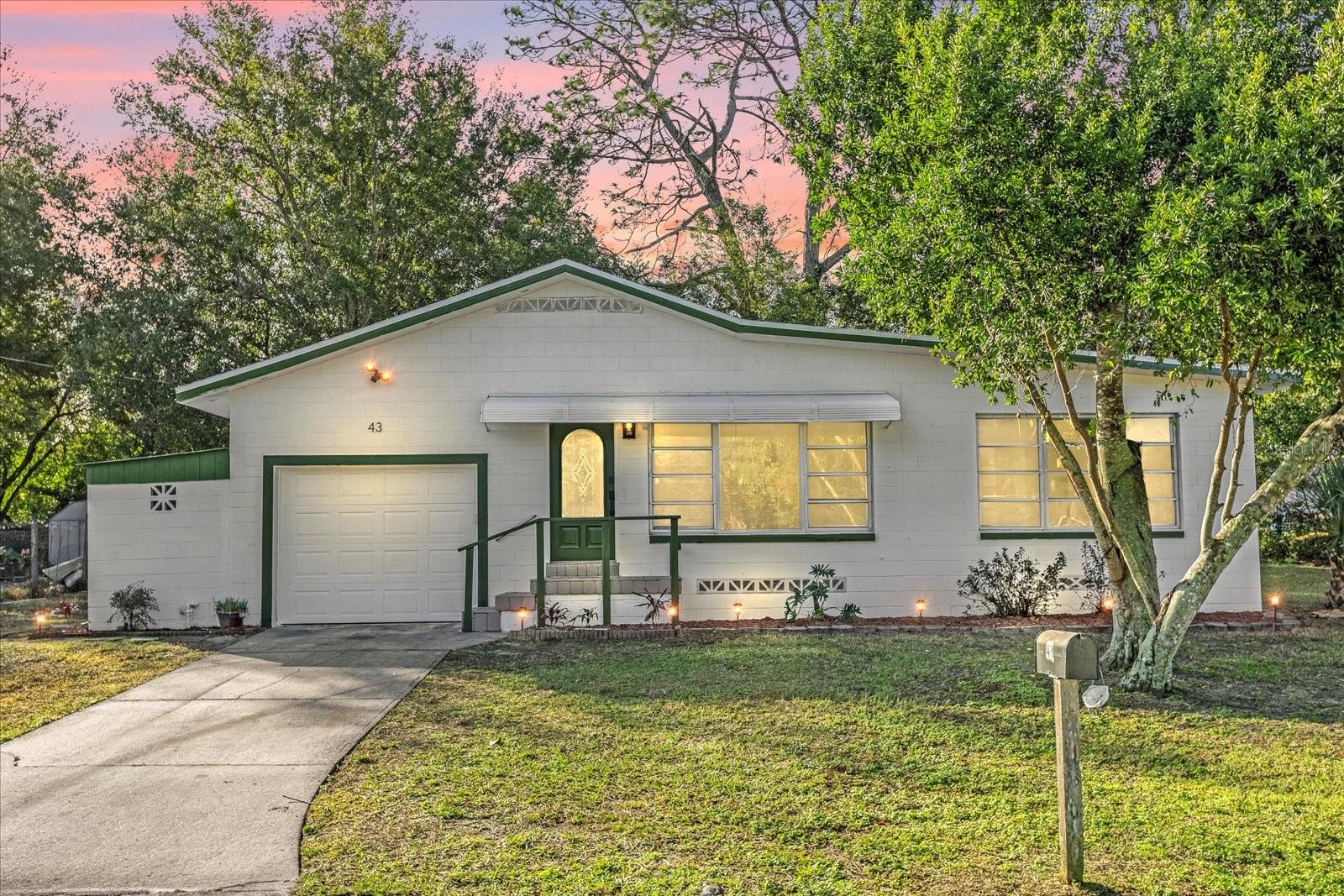 43 PARK LN