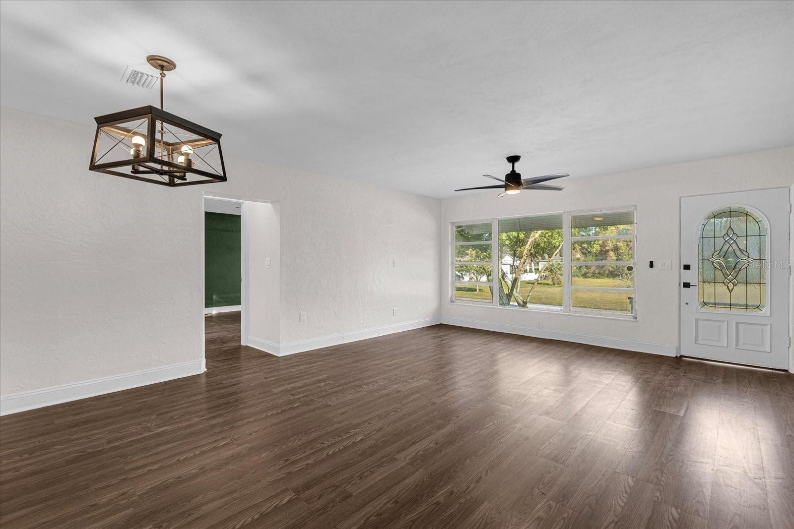 43 PARK LN