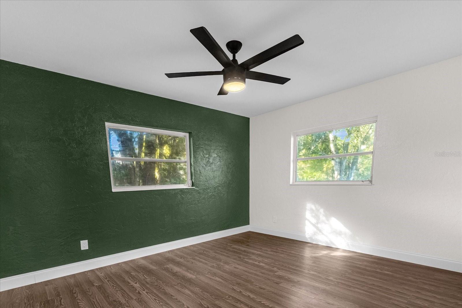 43 PARK LN