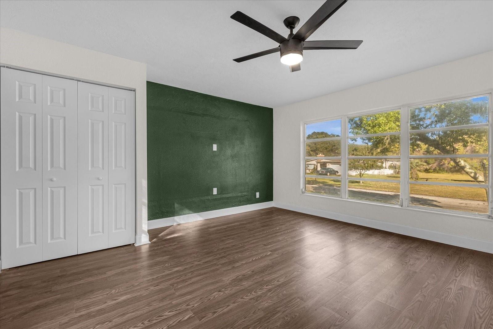43 PARK LN