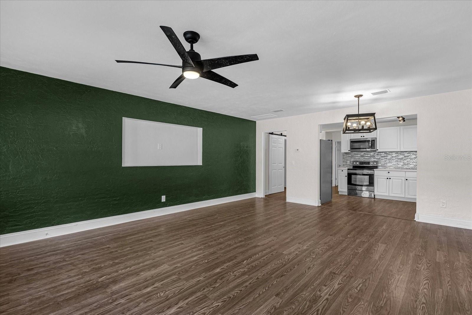 43 PARK LN
