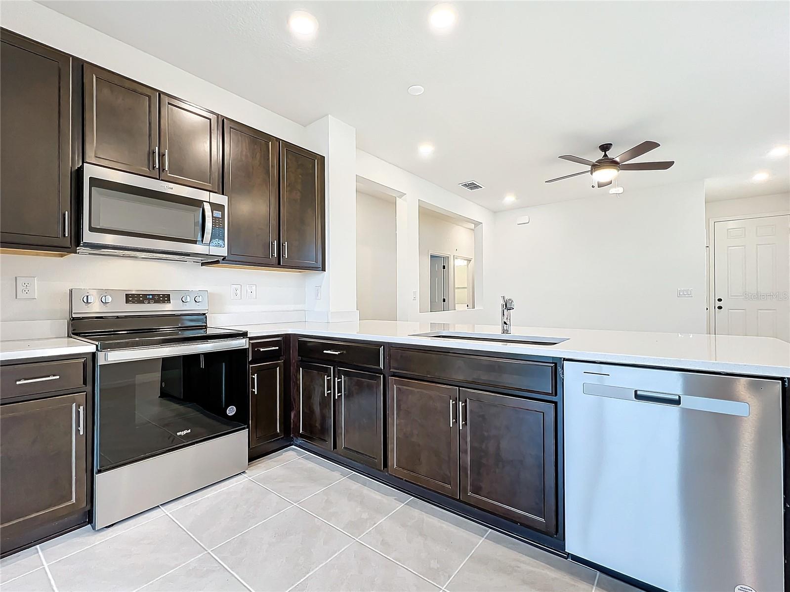 9409 SANDY BLUFFS CIR