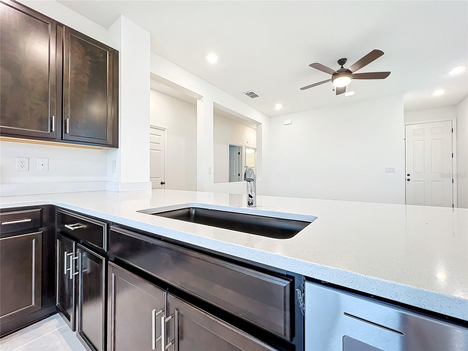9409 SANDY BLUFFS CIR