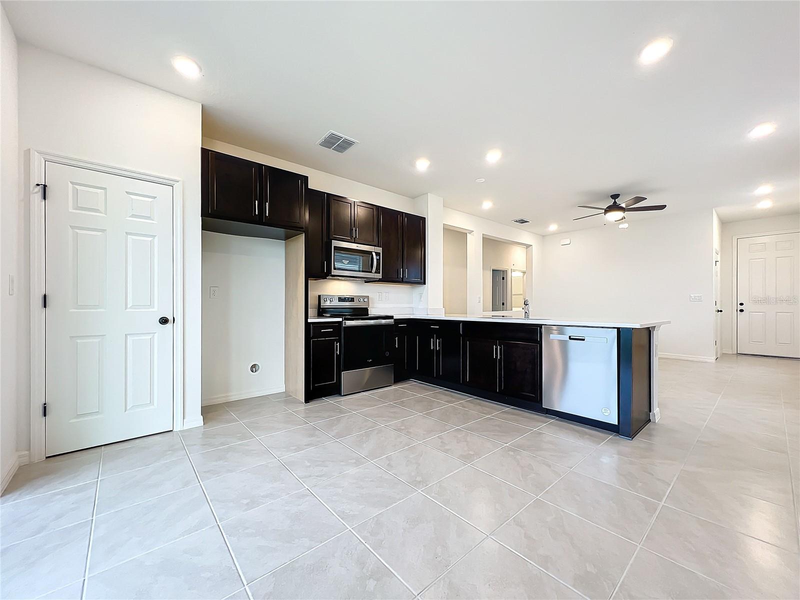 9409 SANDY BLUFFS CIR
