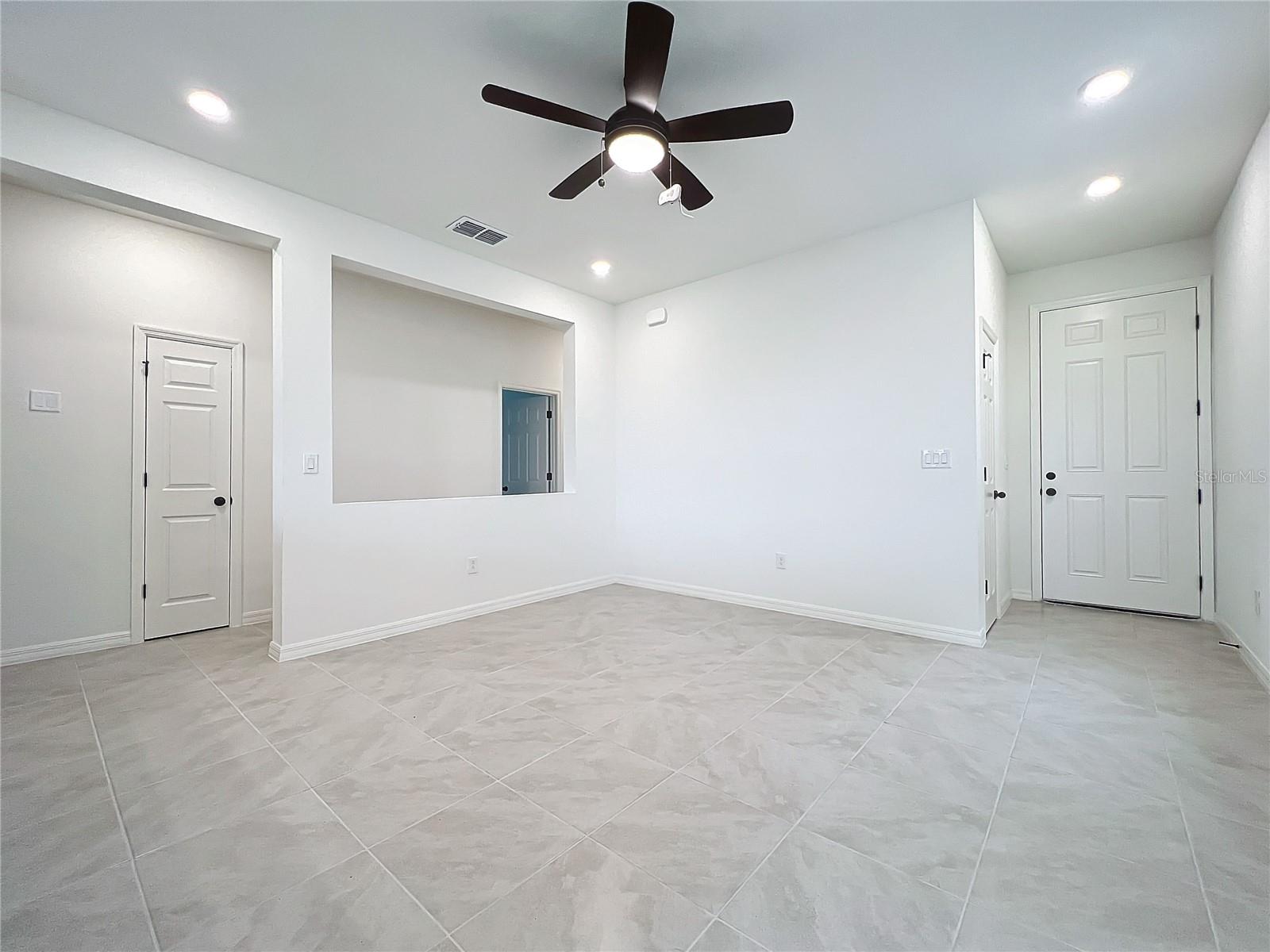 9409 SANDY BLUFFS CIR