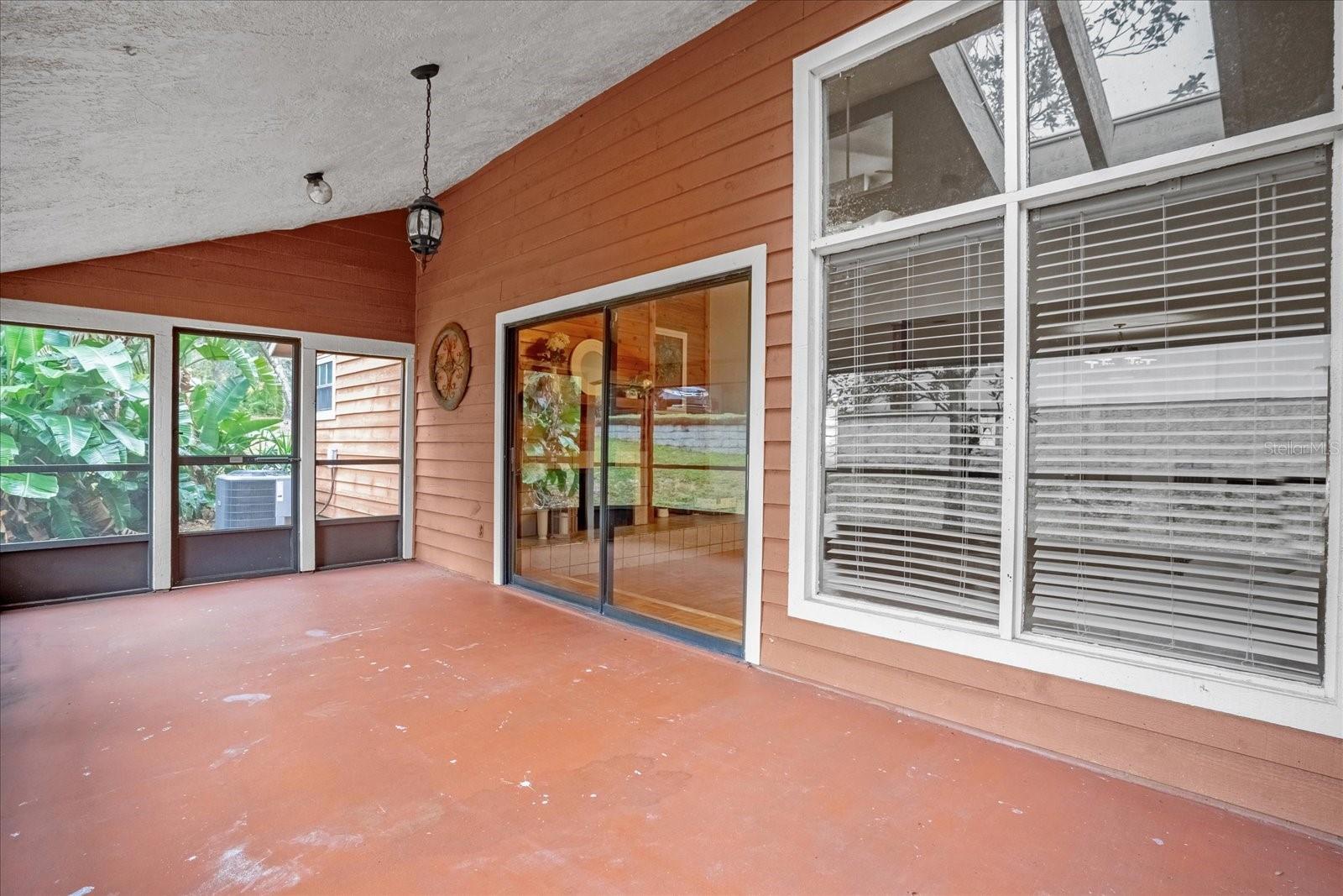 1021 NANCY CIR