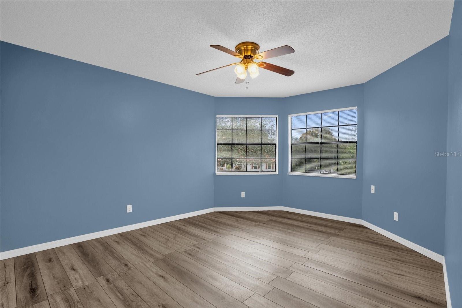 1021 NANCY CIR