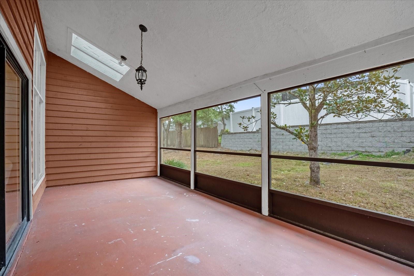 1021 NANCY CIR
