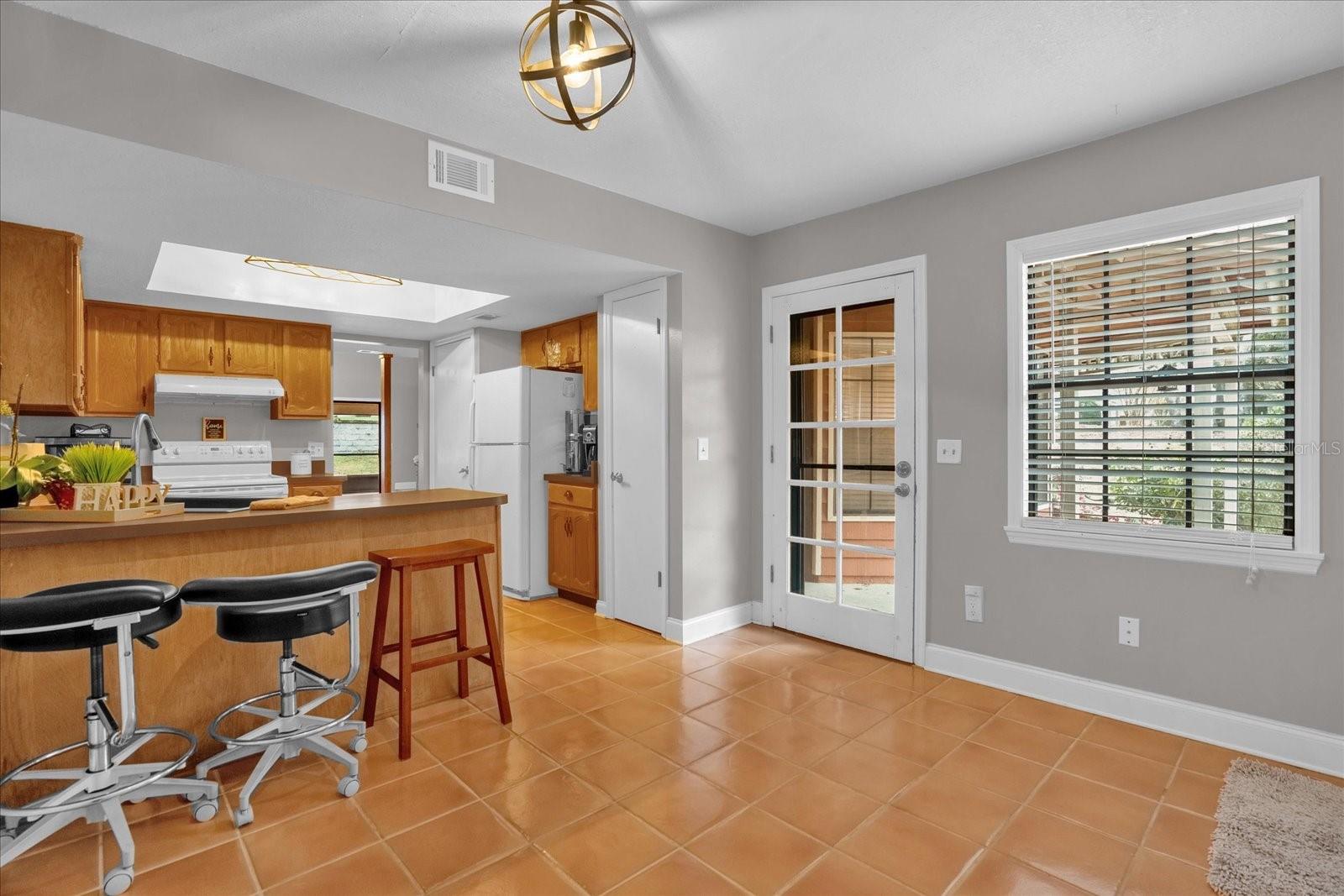 1021 NANCY CIR