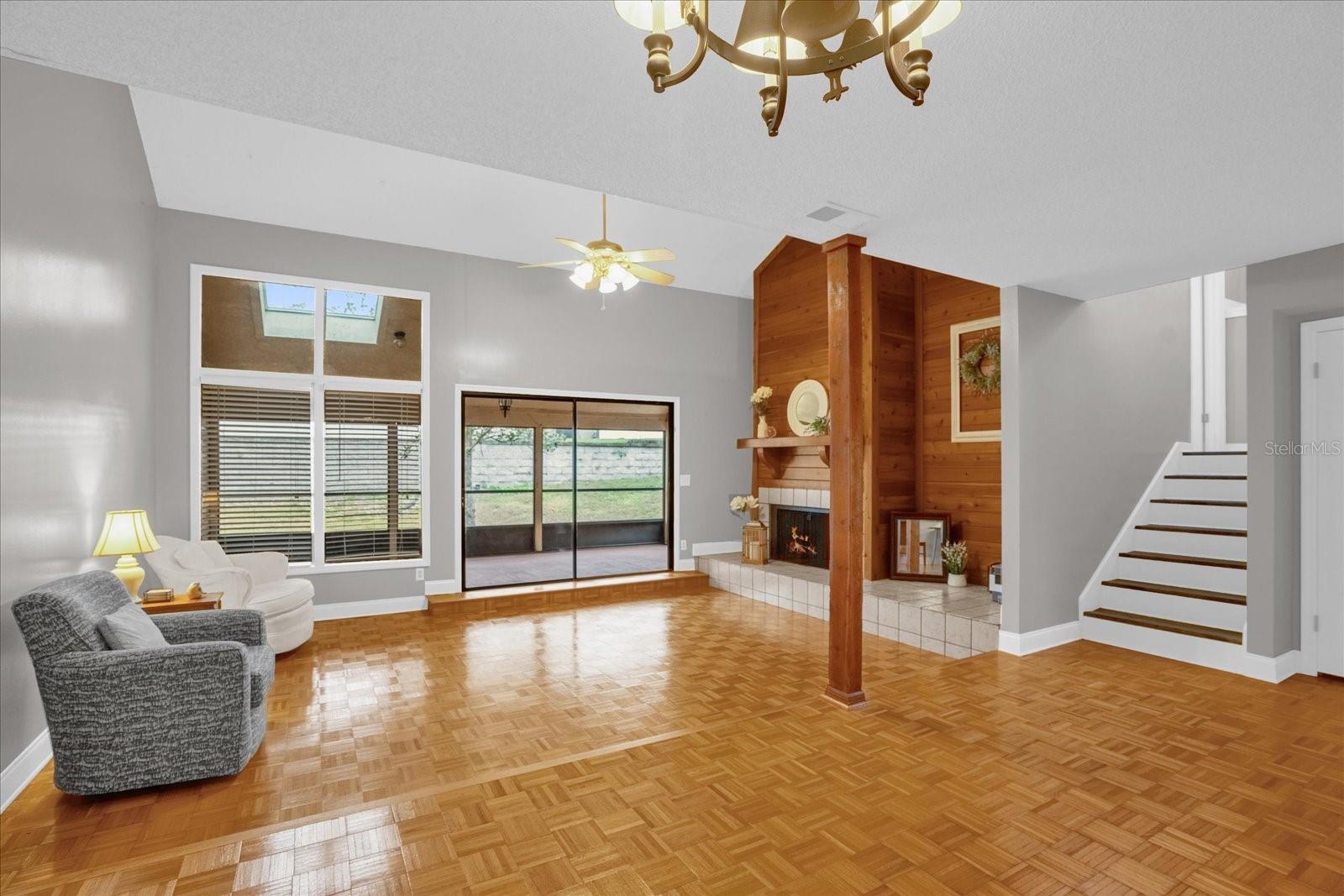 1021 NANCY CIR