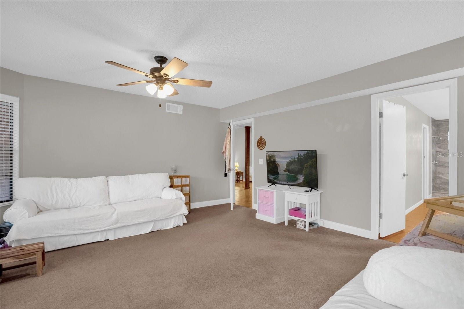 1021 NANCY CIR