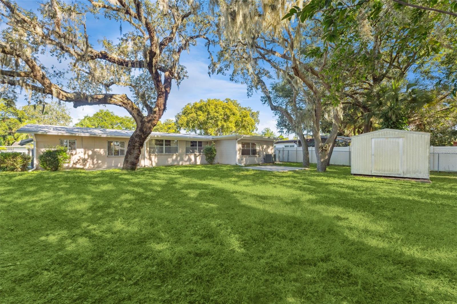 518 OAK LN