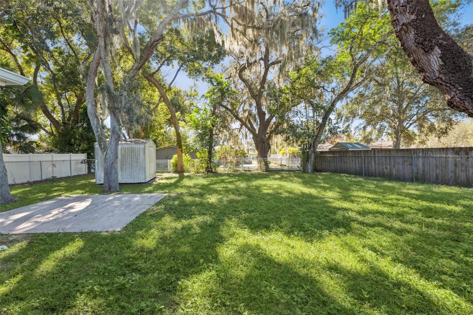 518 OAK LN