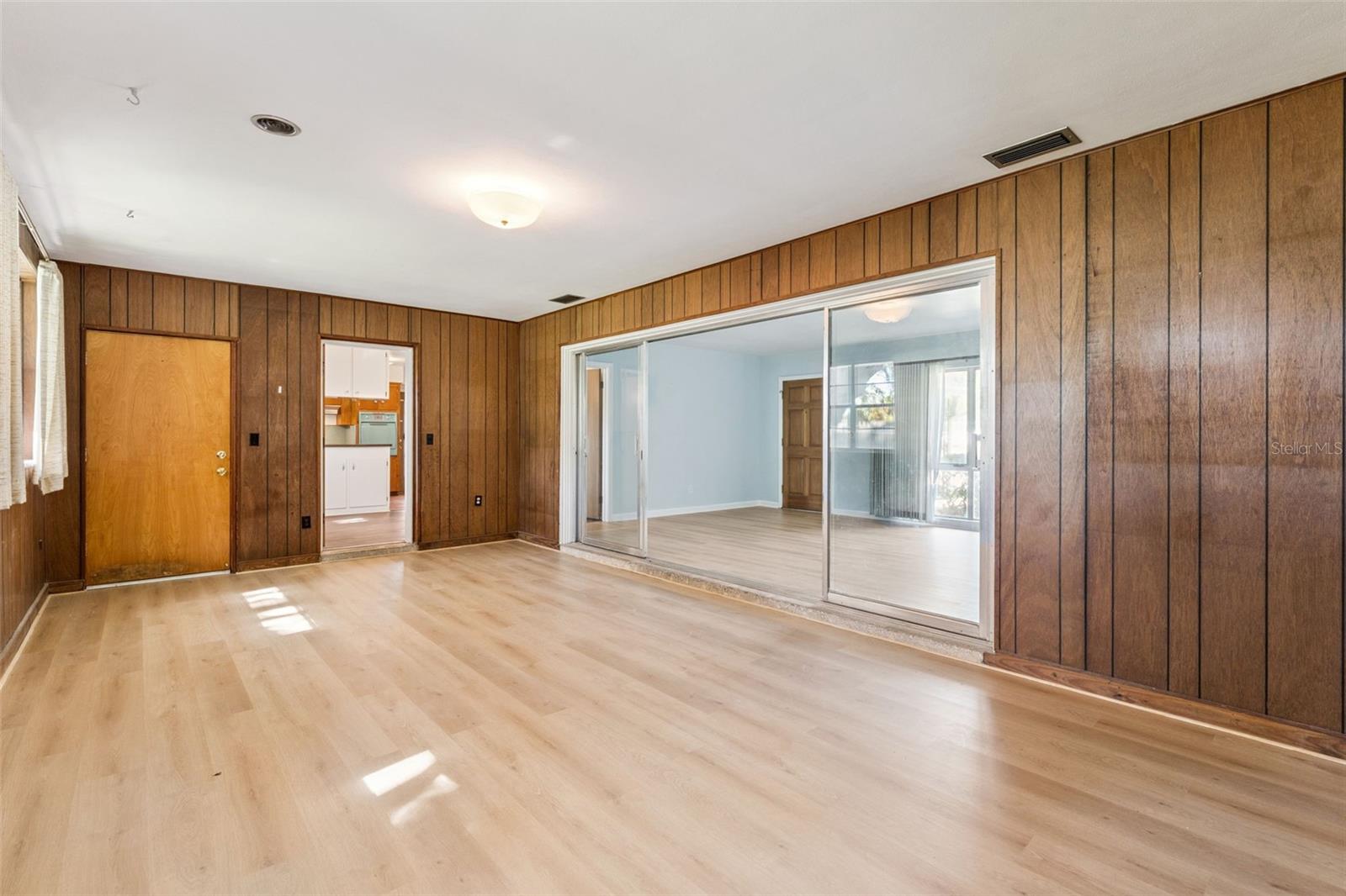 518 OAK LN