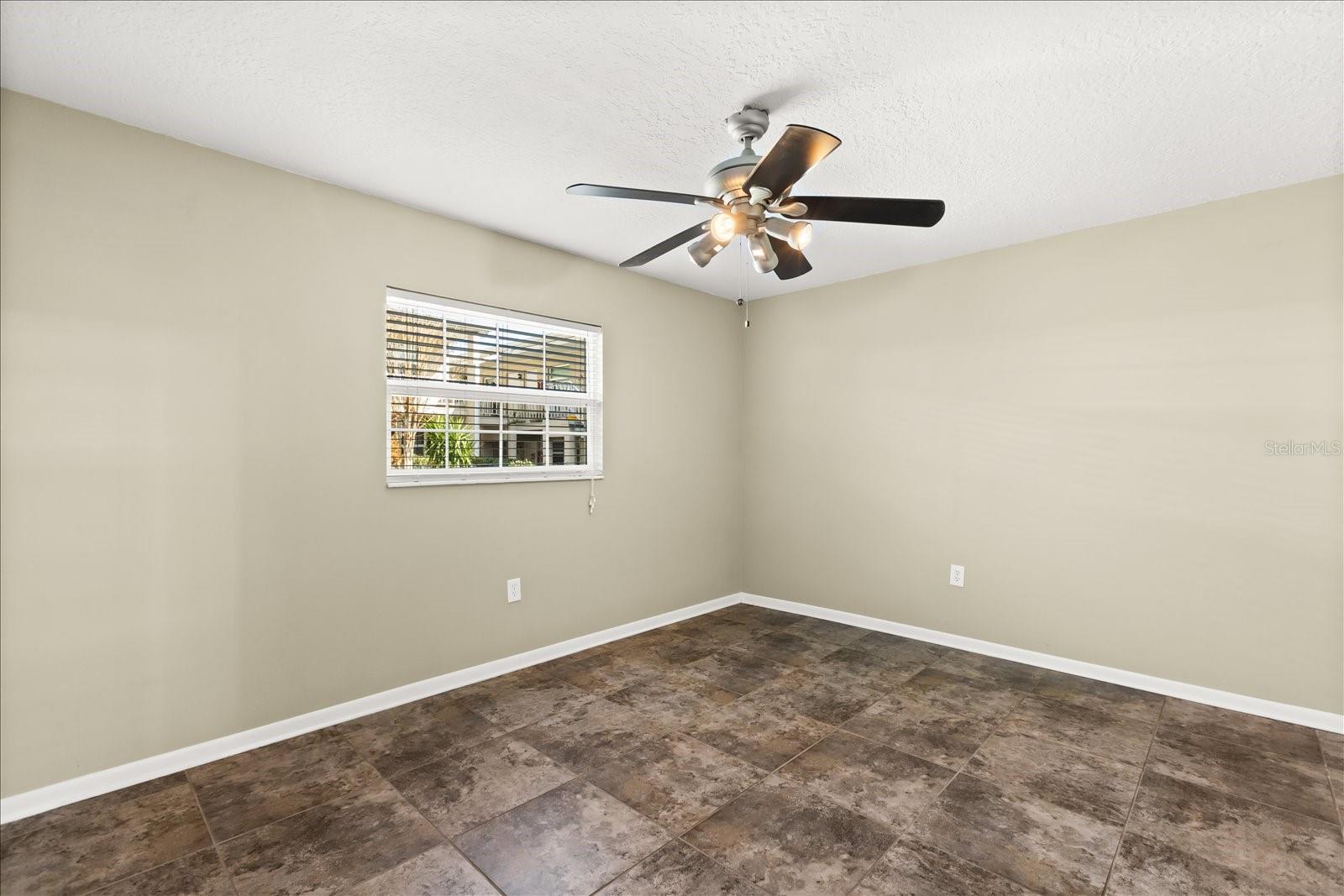 2500 LEE RD #122