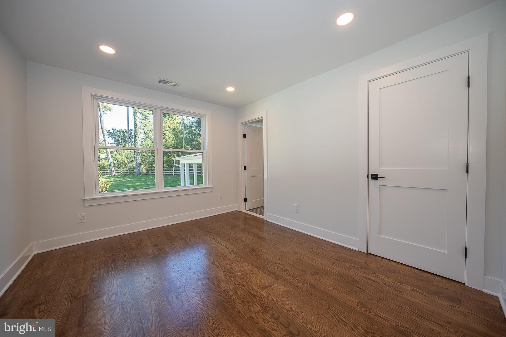 737 Berwood ROAD