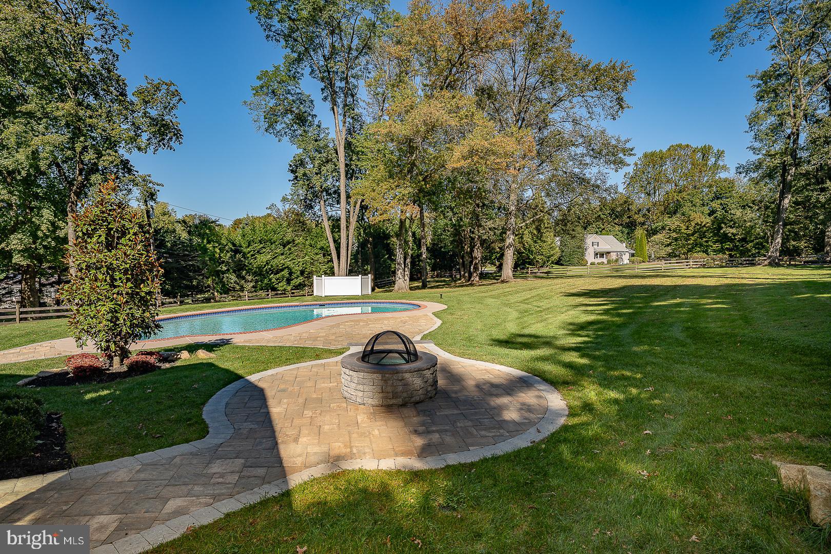 737 Berwood ROAD
