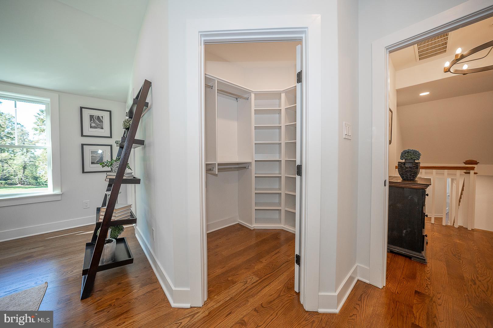737 Berwood ROAD