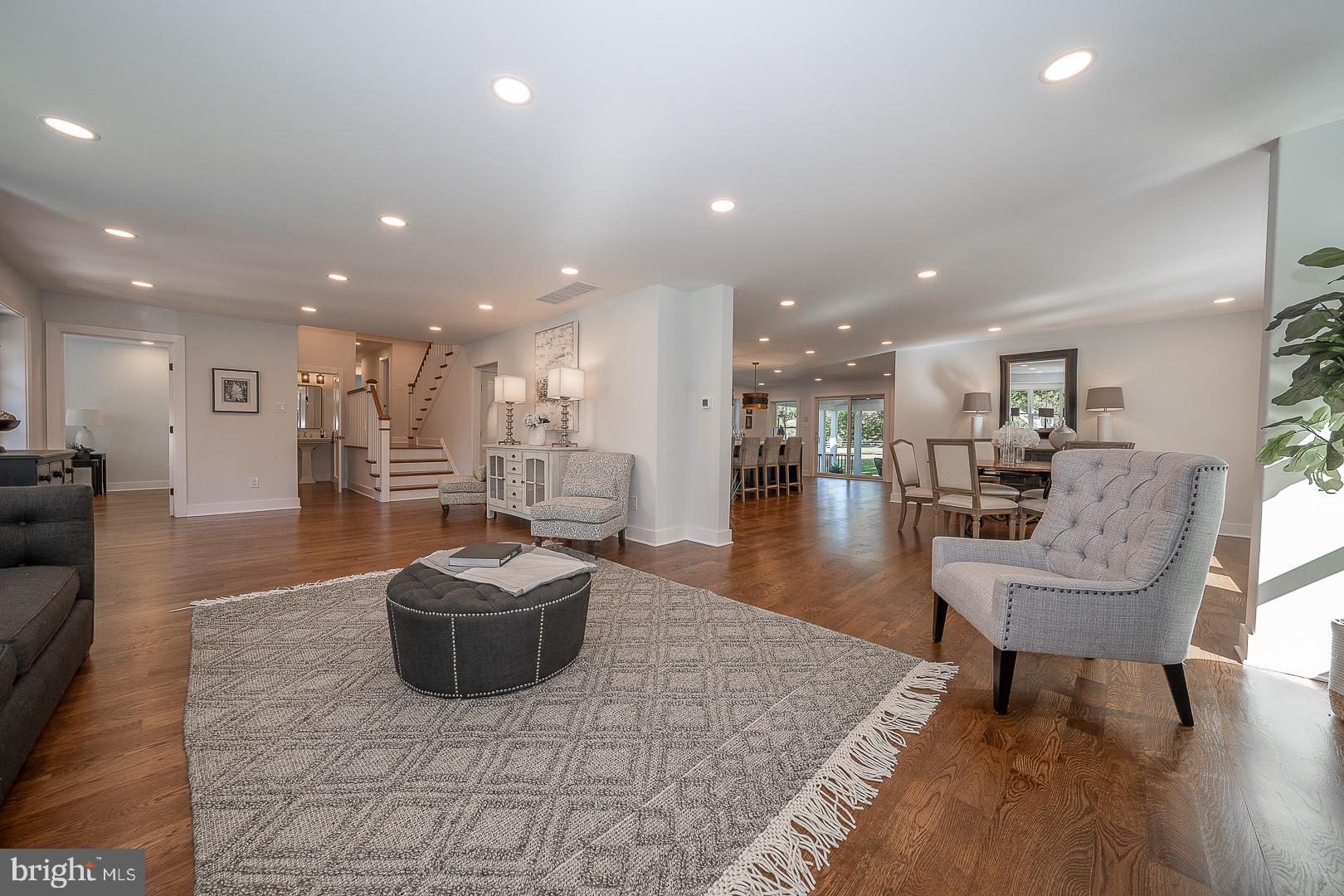 737 Berwood ROAD