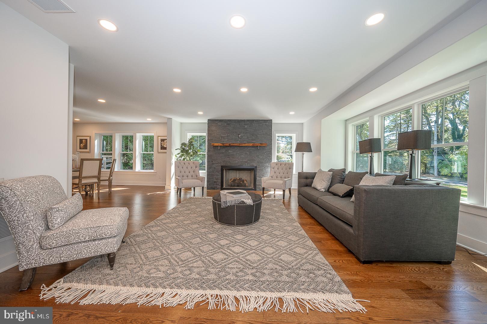 737 Berwood ROAD