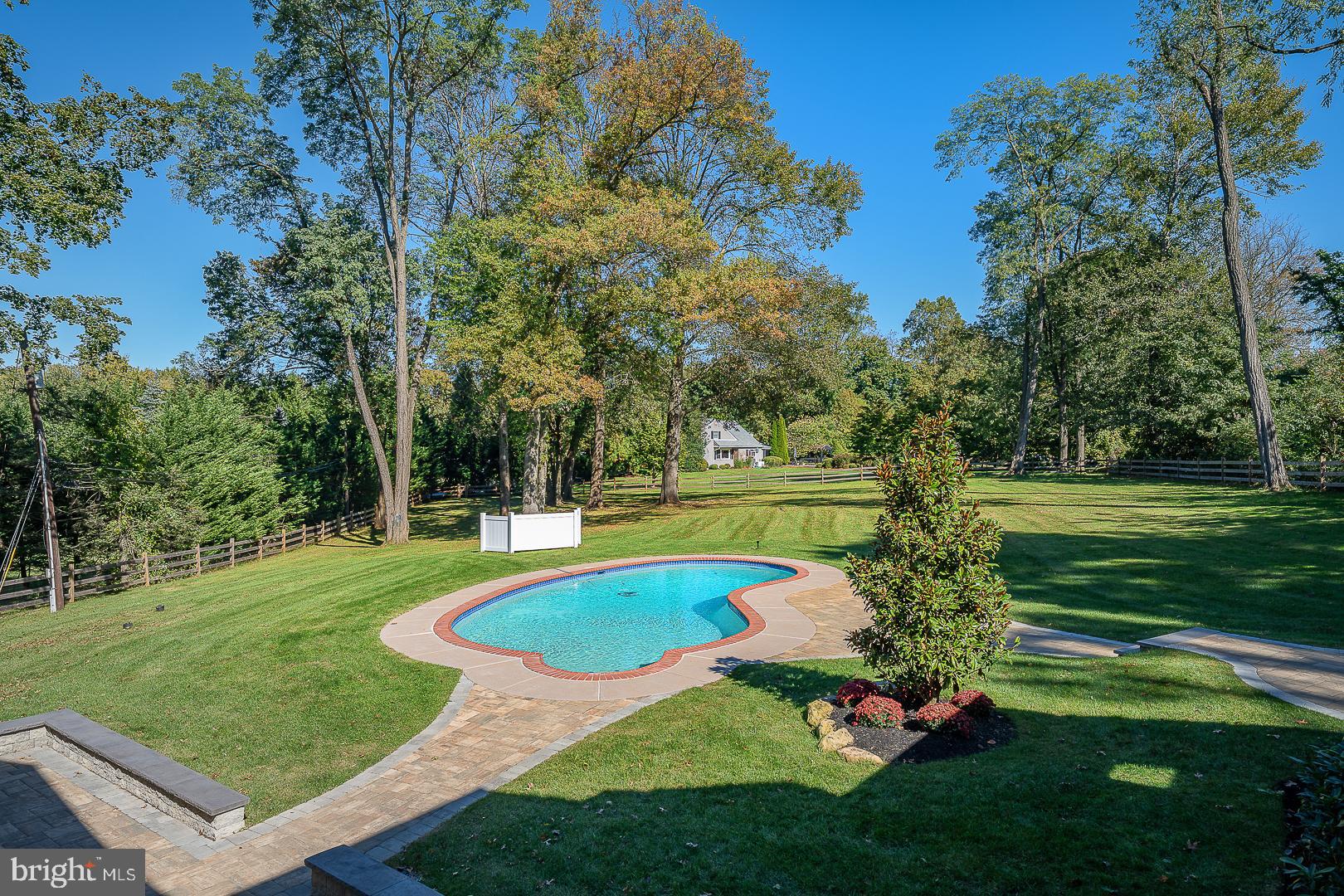 737 Berwood ROAD