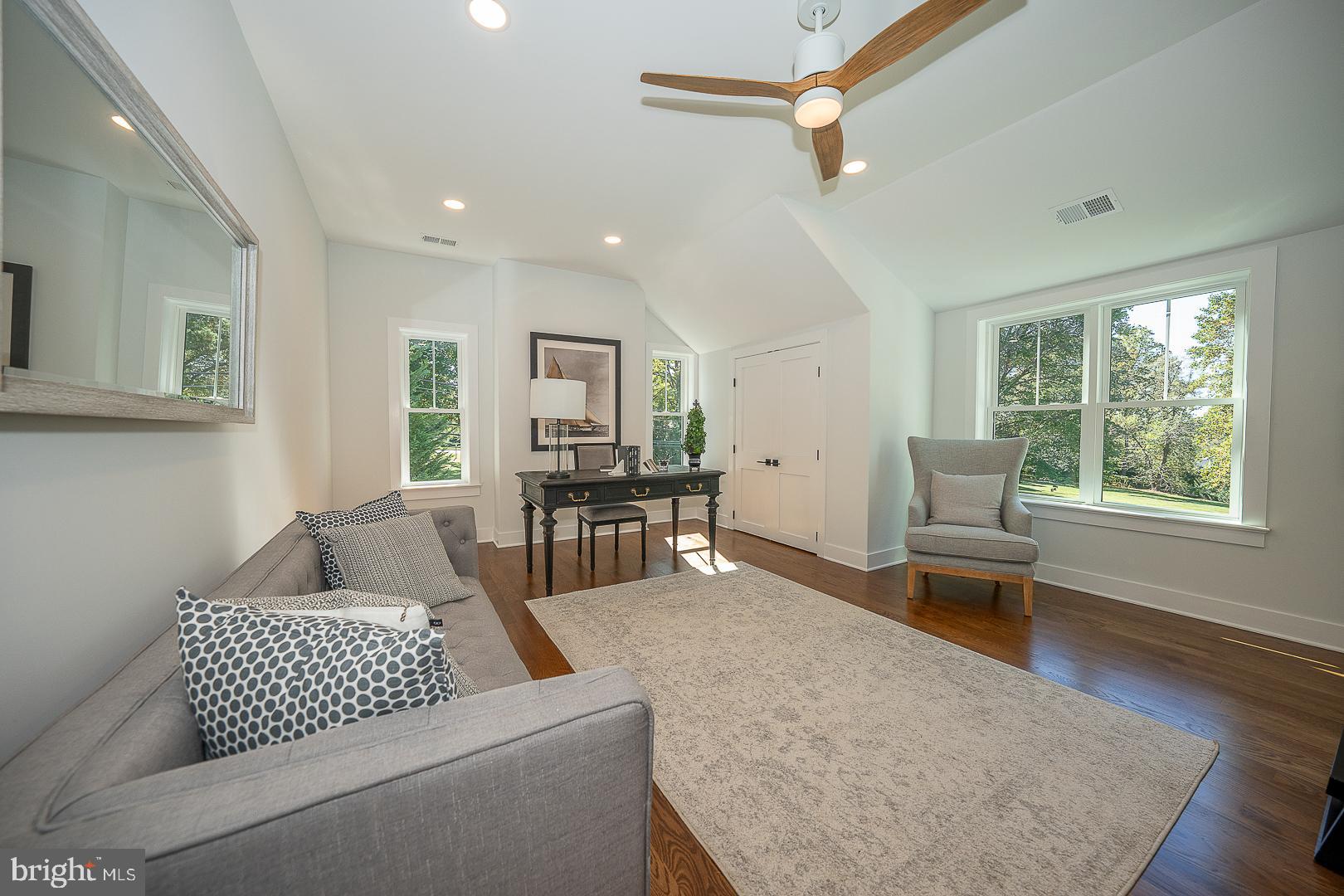 737 Berwood ROAD
