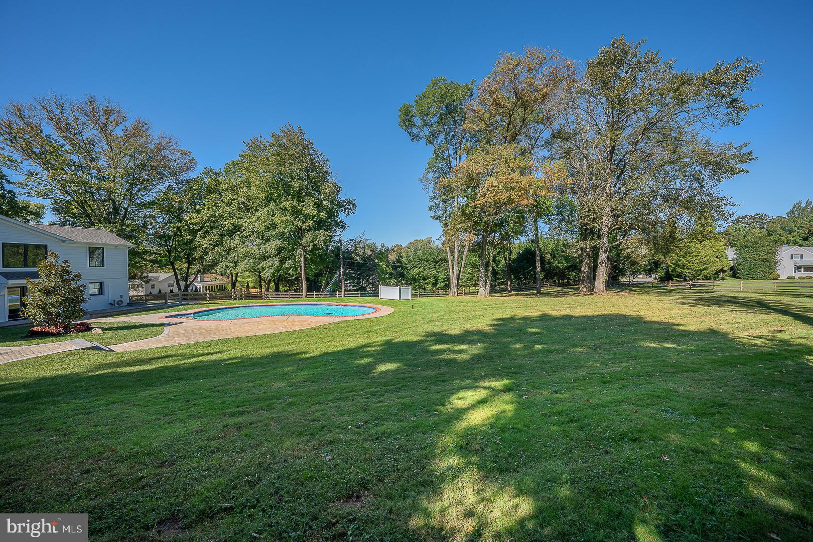 737 Berwood ROAD