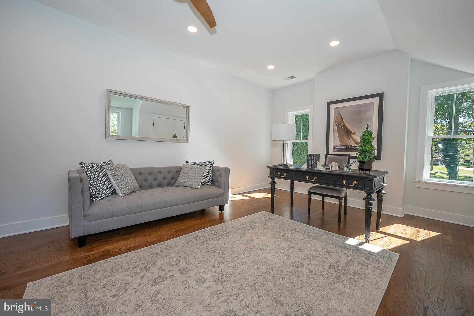 737 Berwood ROAD