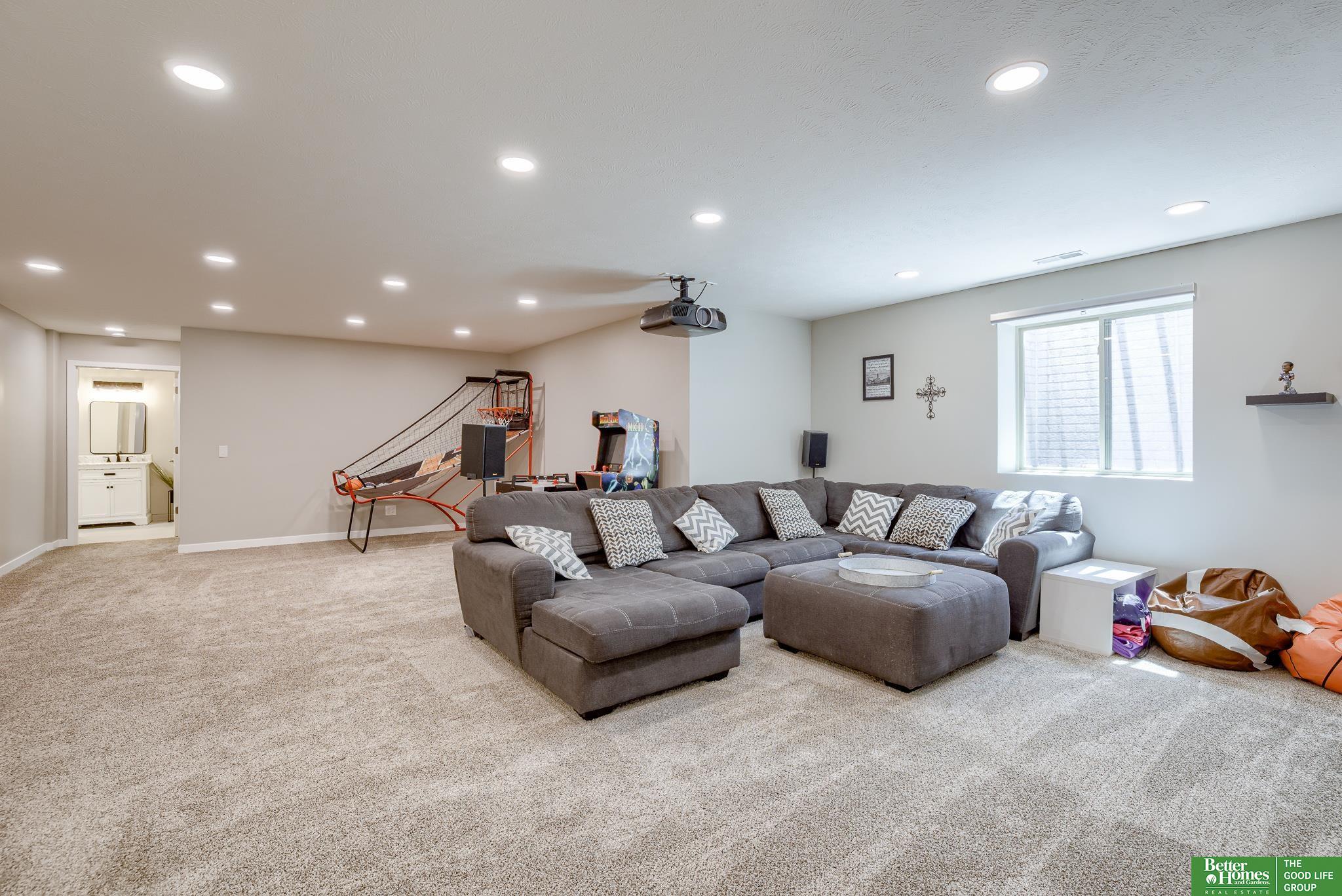 11163 Horizon Circle