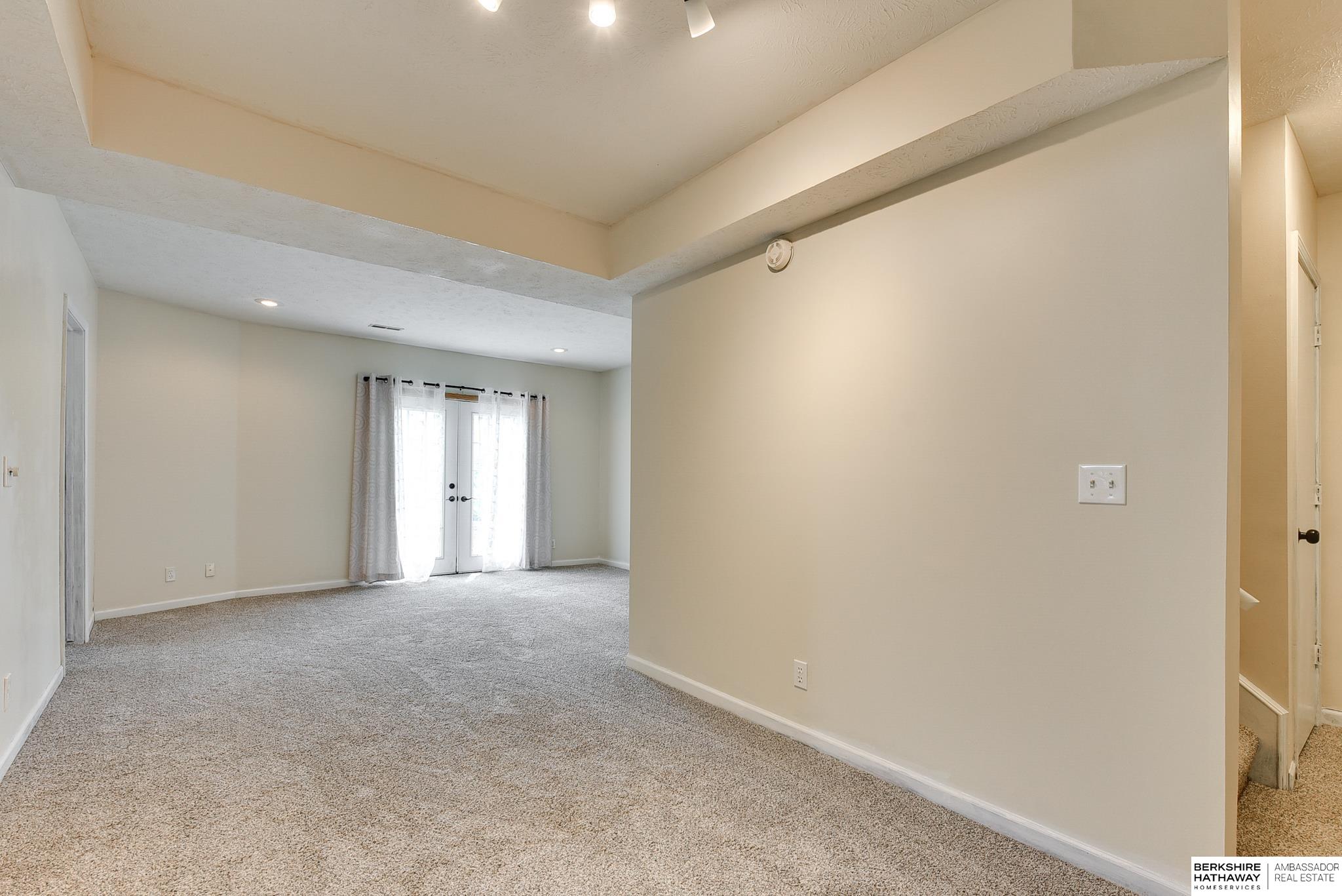 15325 Mason Plaza