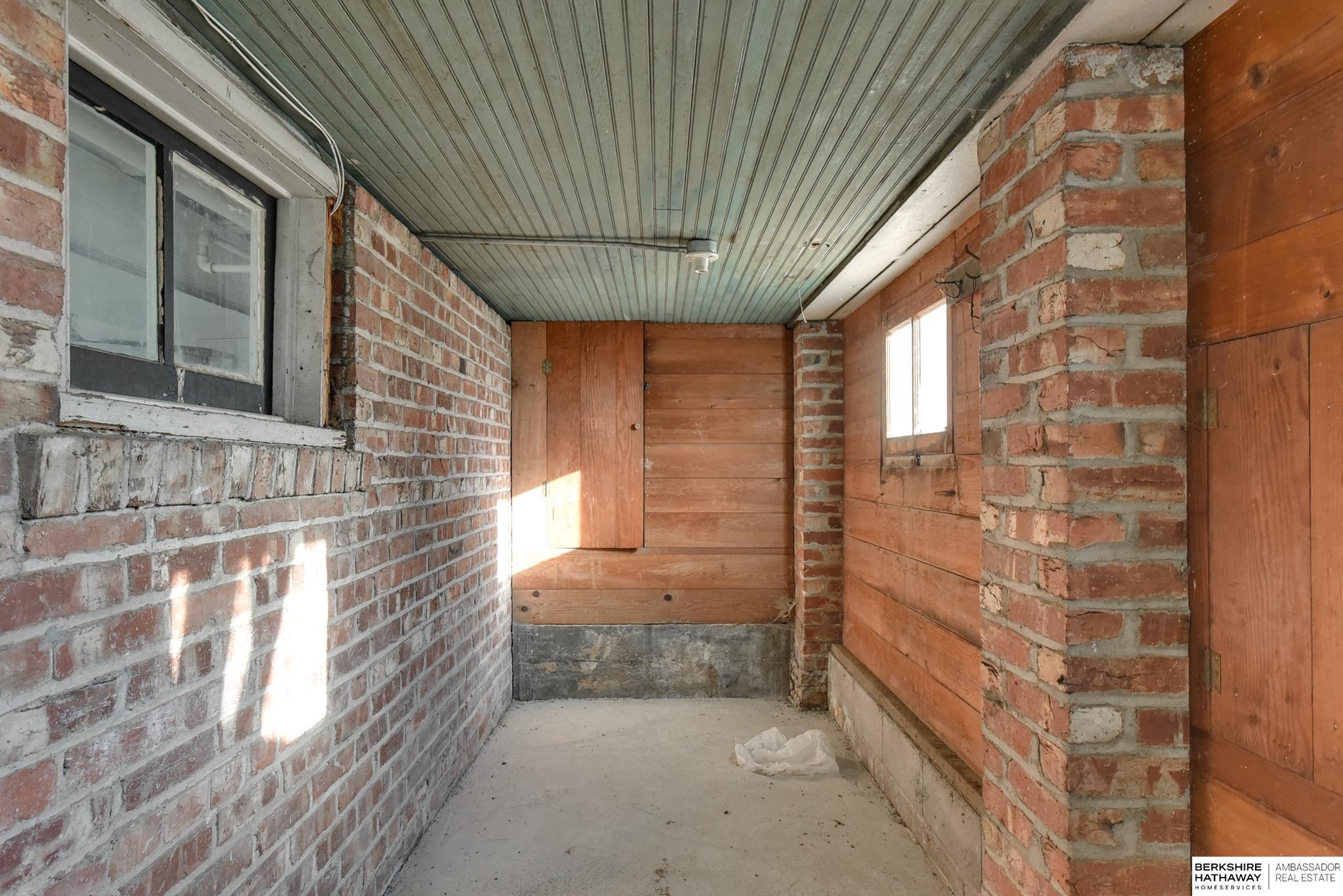6337 Military Avenue