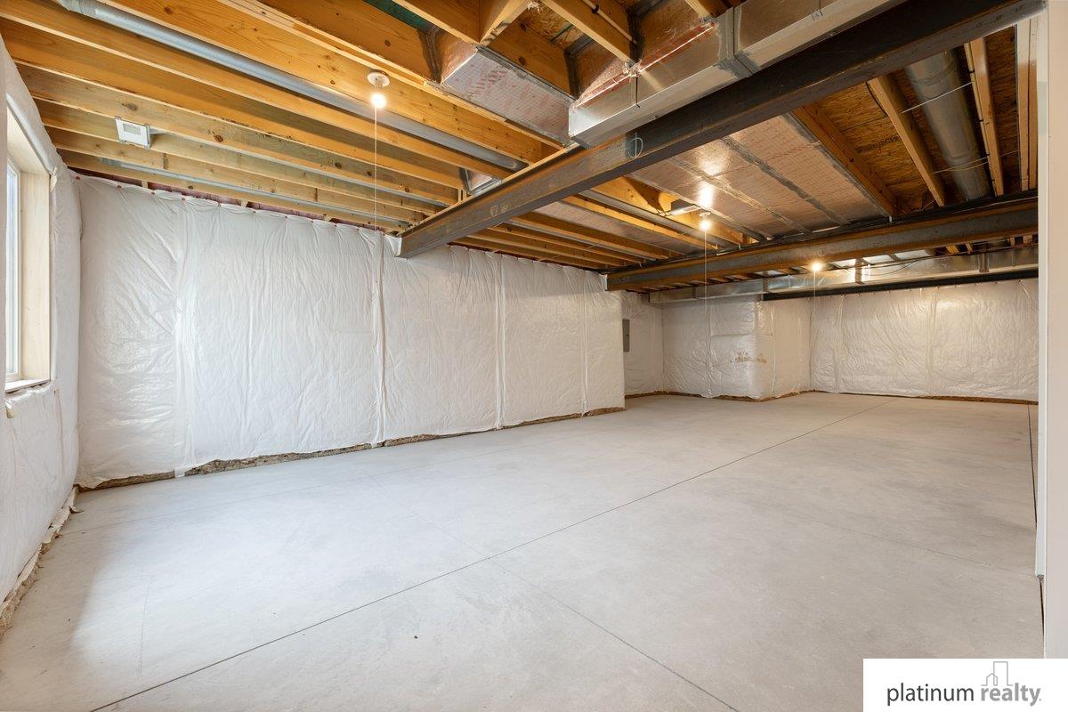 2821 Lakeside Drive