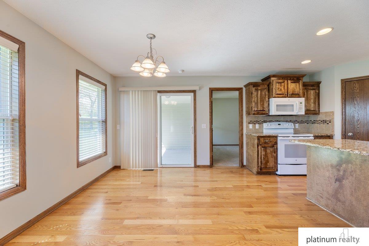 2821 Lakeside Drive