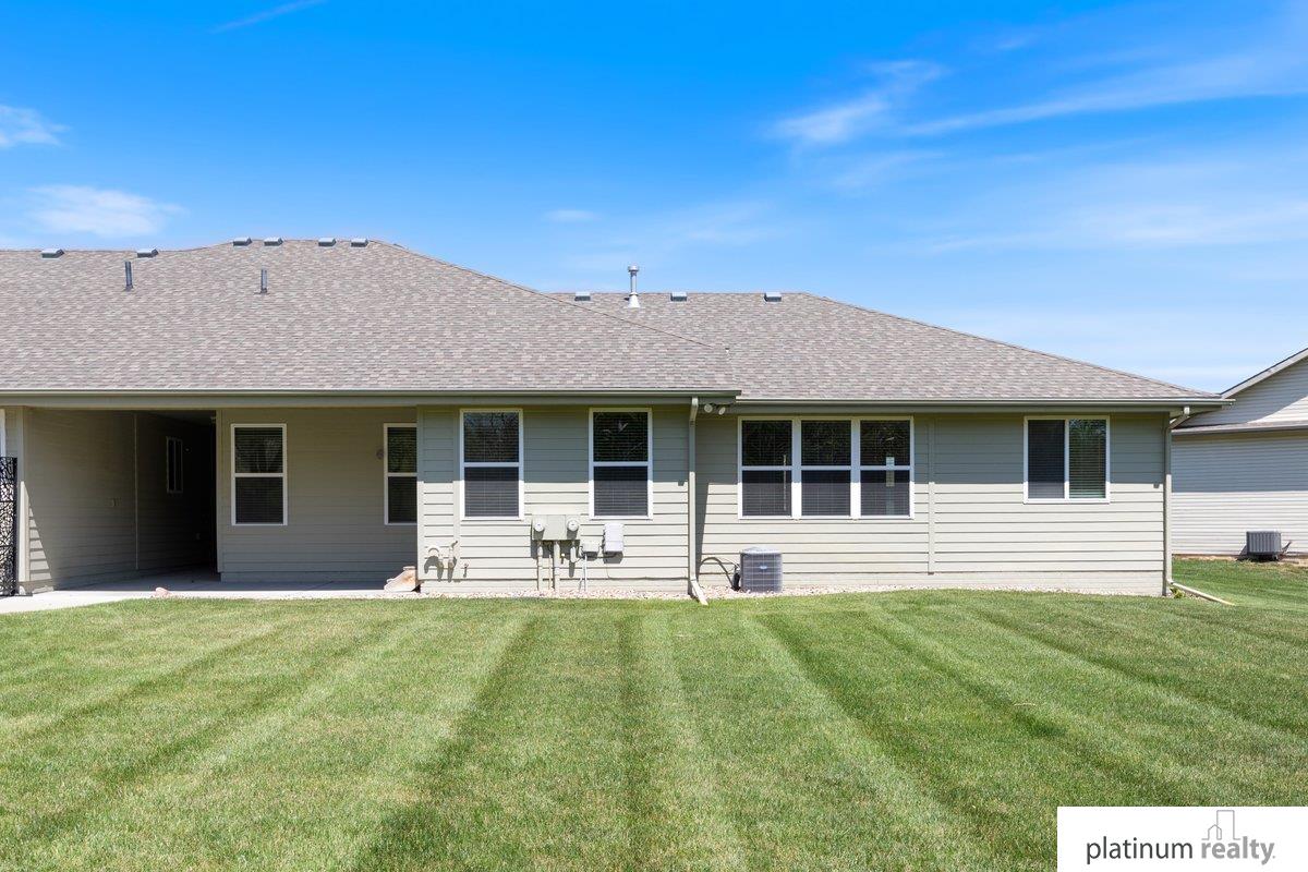 2821 Lakeside Drive