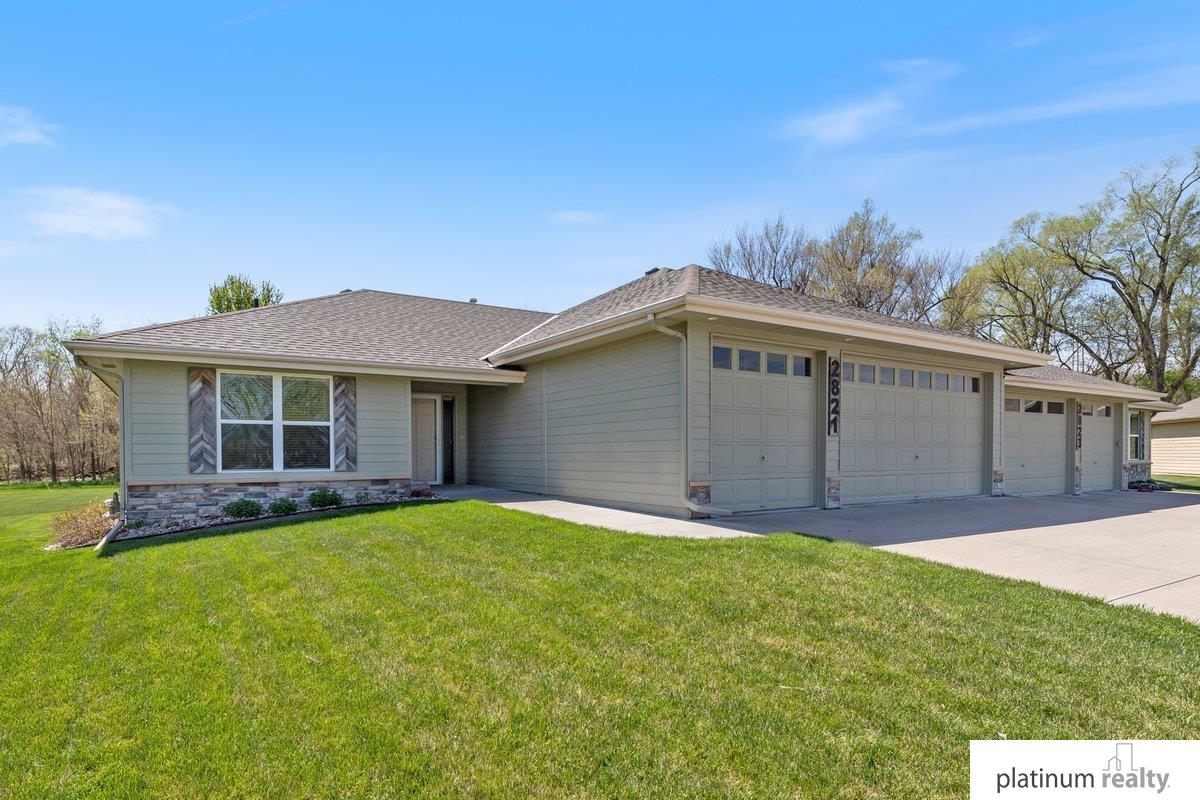 2821 Lakeside Drive