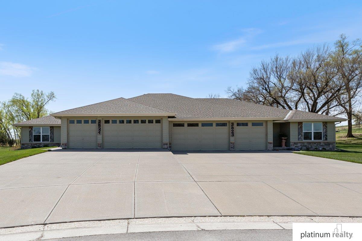 2821 Lakeside Drive