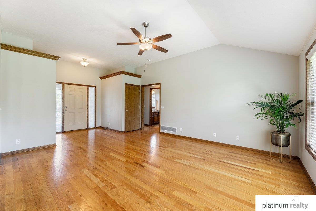 2821 Lakeside Drive