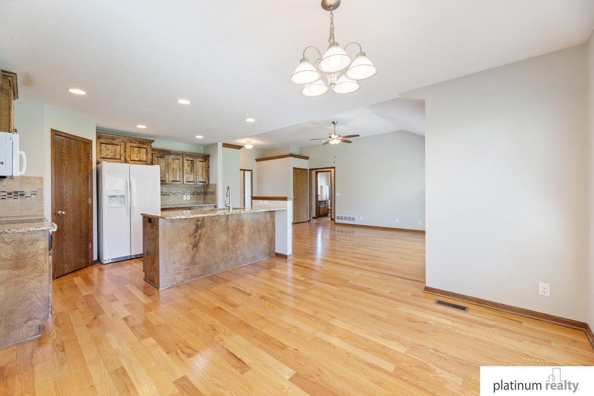 2821 Lakeside Drive