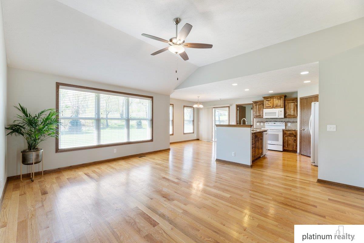 2821 Lakeside Drive